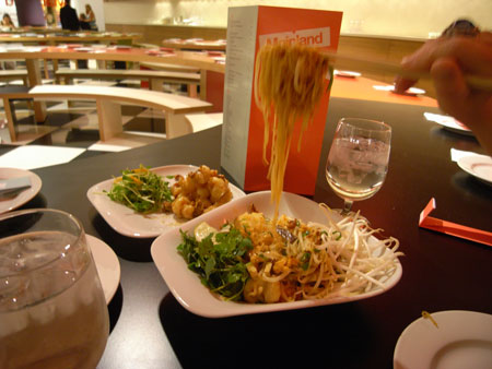 mainland palatzo pad thai